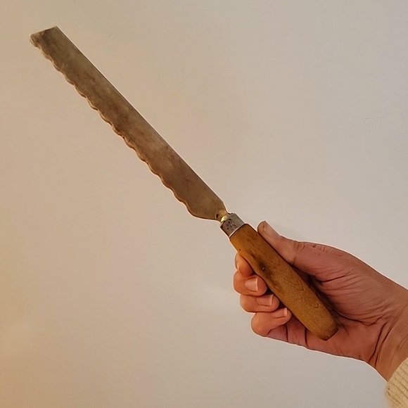 Vintage cutting board with knife - Picture 3 of 4